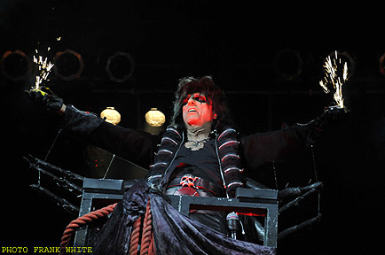 ALICE COOPER PHOTO FRANK WHITE DEC 2 2011 HOUSE OF BLUES SHOWBOAT CASINO ATLANTIC CITY NEW JERSEY (4) copy