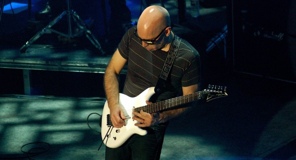 SATCHURATEDDSC_0352  credit ©Loudguitars