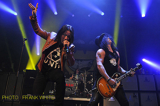 SLASH FEATURING MYLES KENNEDY AND THE CONSPIRATORS  MAY 5 2015 PHOTO  FRANK WHITE  SHERMAN THEATER  STROUDSBURG PA (11)