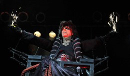 ALICE COOPER  PHOTO FRANK WHITE  DEC 2 2011  HOUSE OF BLUES  SHOWBOAT  CASINO  ATLANTIC CITY  NEW JERSEY (4) copy