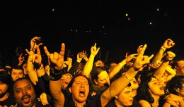 CROWD APRIL 21 2013 PHOTO FRANK WHITE  IRIVING PLAZA NEW YORK CITY