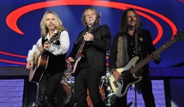 STYX  APRIL 24 2013 PHOTO  FRANK WHITE  GLENS FALLS CIVIC CENTER  GLENS FALLS NEW YORK  (33)