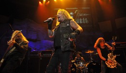 VINCE NEIL  SEPT 7 2013  PHOTO  FRANK WHITE  WOLF DEN  MOHEGAN SUN CASINO  UNCASVILLE CT (26)